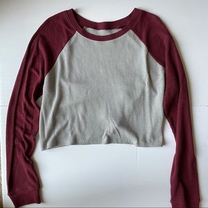 Cropped long sleeve baseball tee